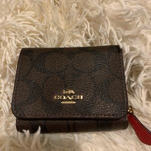 Crossgrain leather
Coach